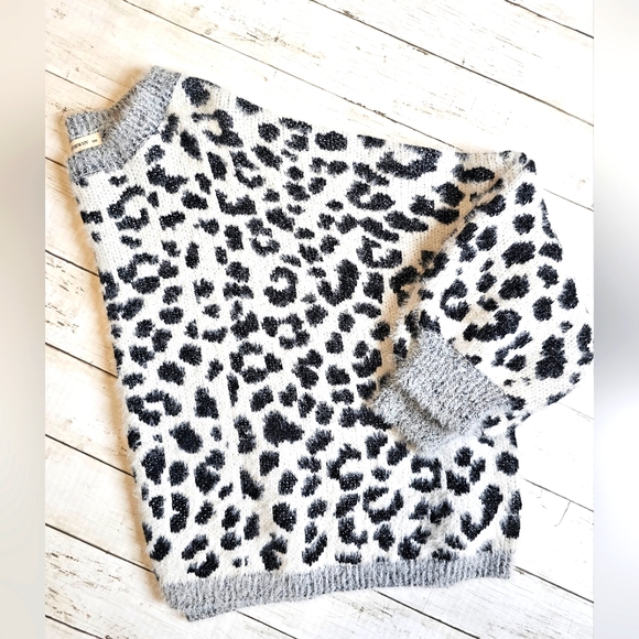 Andthewhy Eyelash Knit Super Soft Slouchy Off Shoulder Leopard Cheetah Print - Picture 9 of 9